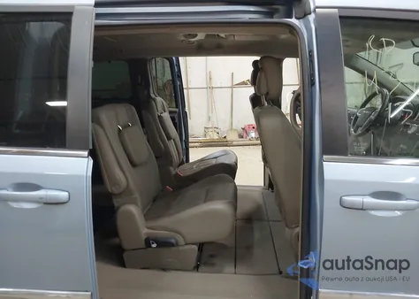 2013 Chrysler Town & Country Touring из США, поврежденный, VIN 2C4RC1BG5DR566147